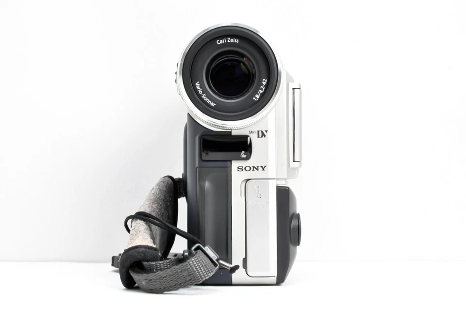 Sony Handycam DCR-PC100 Mini DV Camcorder Nightshot 120x Zoom from Japan 2465 - Image 4 of 4