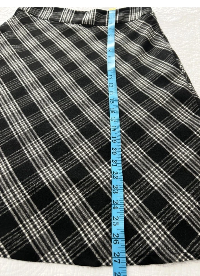 Saia Midi New Directions Preta Branca Xadrez Linha A Tamanho 8 - Imagem 4 de 4