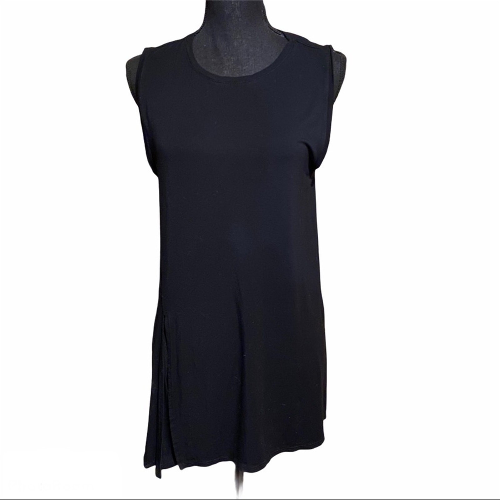 Fabletics Asymmetrical Split Bottom Activewear Ta… - image 1