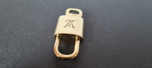 Genuine Louis Vuitton gold brass padlock with key - no. 316 - Picture 9 of 11