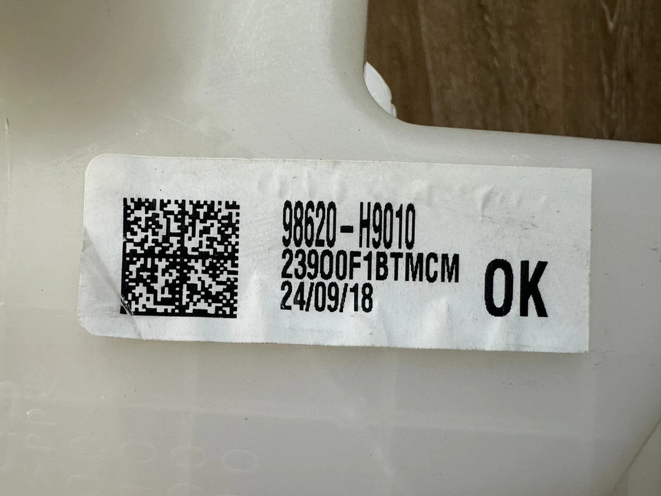 KIA RIO 2018-20 lavadora líquido resevoir pieza de fabricante original # 98620-H9010 Foto 3 de 4