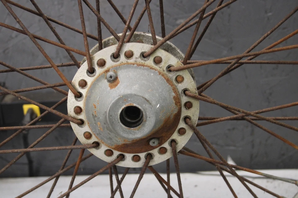 1981 Kawasaki 650 CSR KZ650H FRONT WHEEL 1070.LX Foto 2 de 4