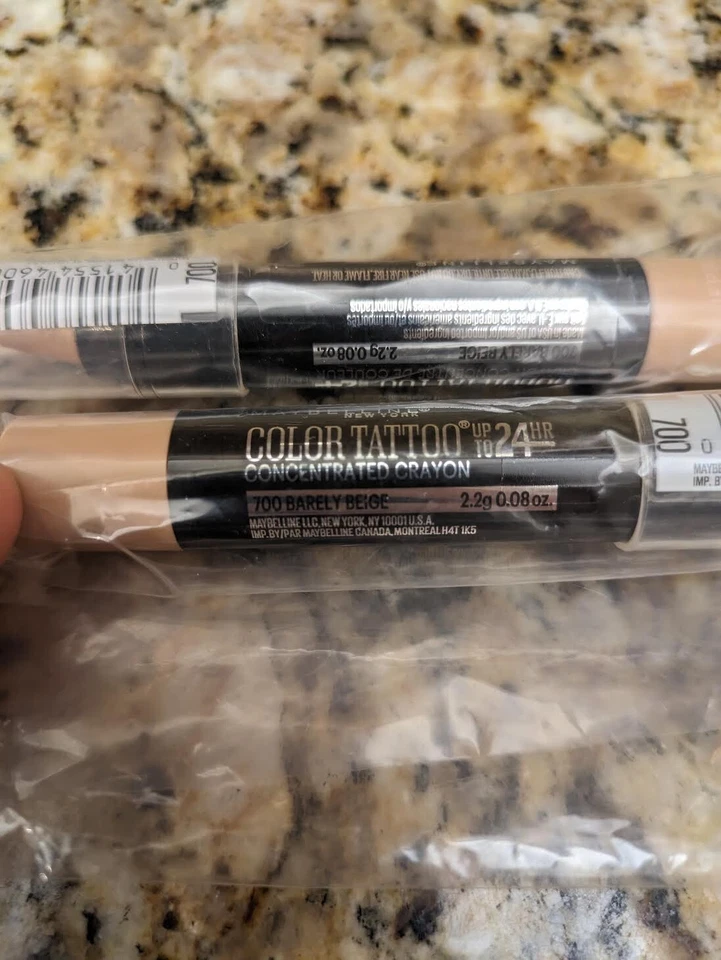 Crayón concentrado Maybelline Eye Studio color tatuaje 700 sombra apenas beige Foto 4 de 4