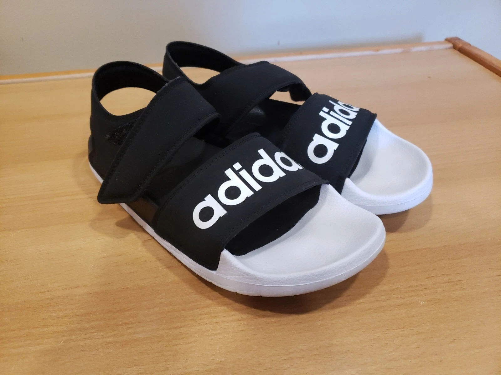 Adidas Sandali Donna Adilette Donna con Cinturino Nero Bianco #G28695 Taglia 8