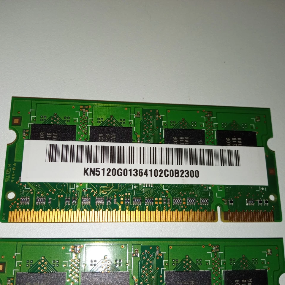 Hynix 2 Pezzi Memoria RAM DDR2 512MB {1GB} 533MHz PC2-4200 SO-DIMM per Notebook - Immagine 3 di 4