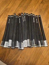 Golf Pride Men’s Tour Velvet Grips, Standard Black, Lot Of 25