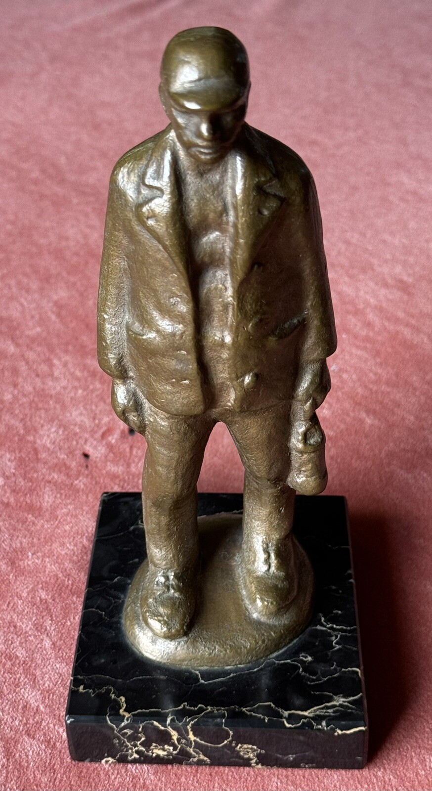 Bergmann, Bronzefigur auf Steinplatte, Höhe 19cm ohne Steinplatte, Gewischt: 1,8