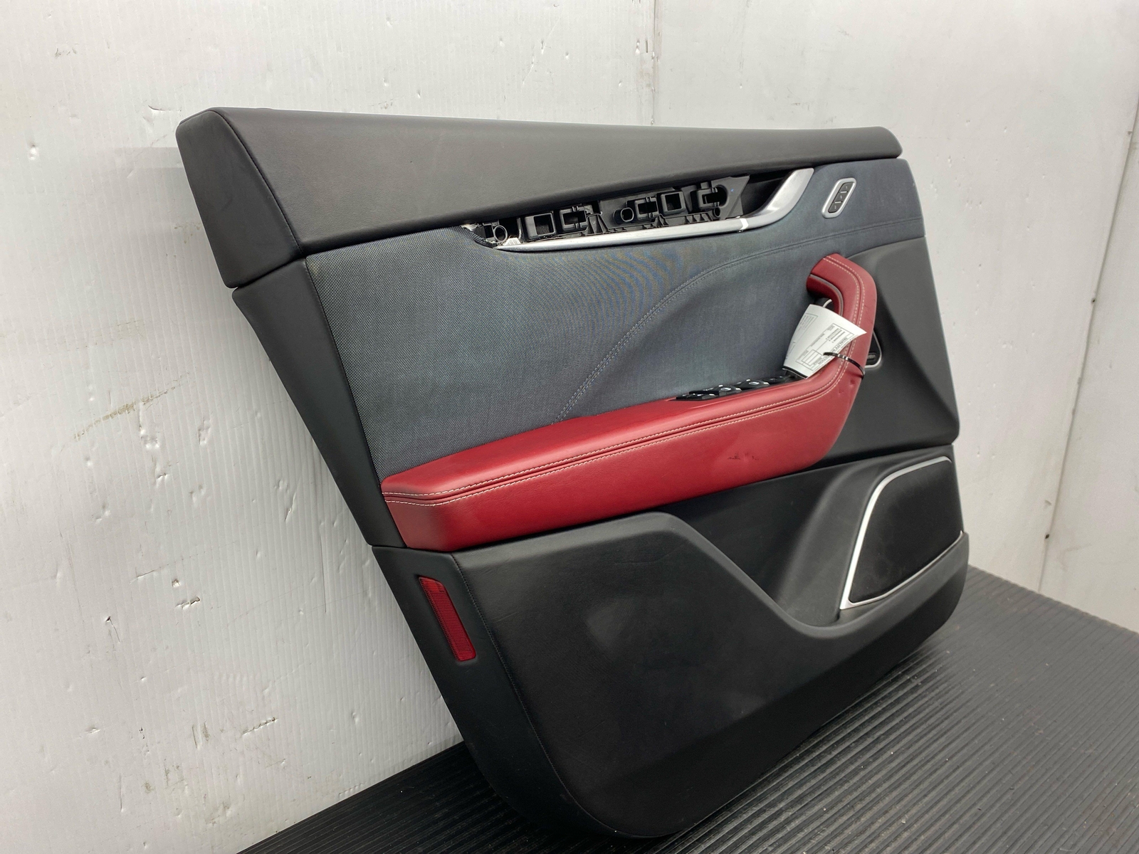 2017 - 2020 MASERATI LEVANTE M161 OEM LEFT FRONT INNER DOOR TRIM PANEL