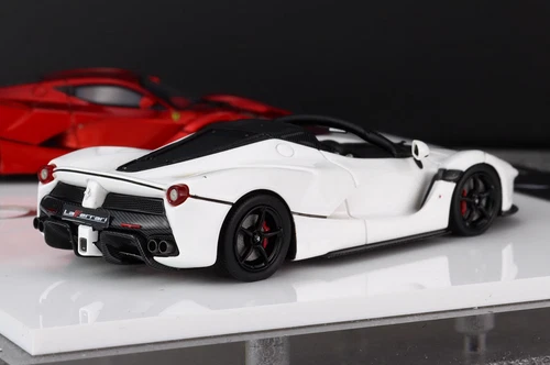 DMH 1:64 Resin car model Ferrari LaFerrari Volcano Red+Pearl White Set - Picture 11 of 11