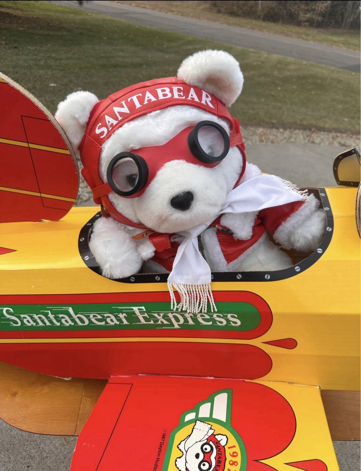 Vintage 1987 Dayton’s Santabear Pilot Bear in Airplane Display – Rare
