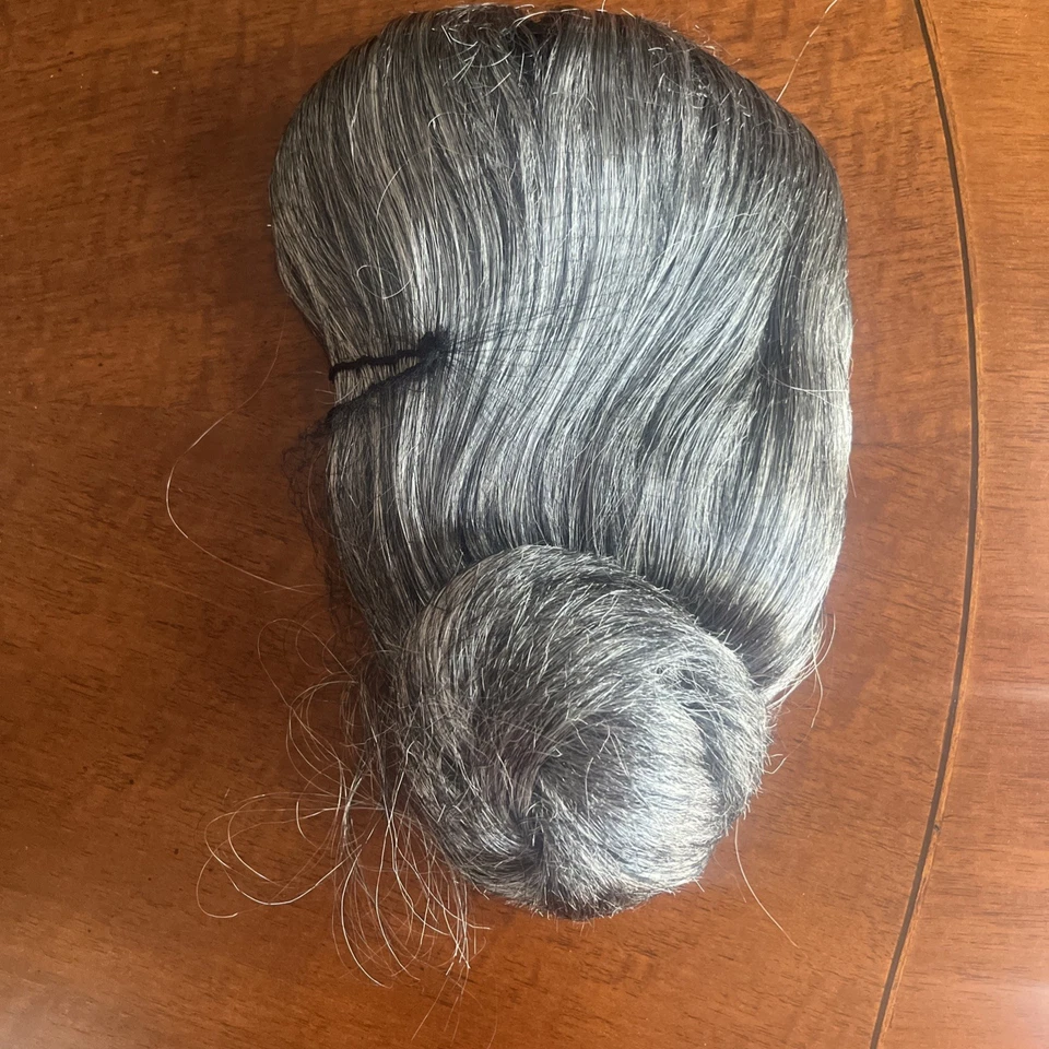 Halloween Vieja Dama Peluca Disfraz Conjunto Pelo Gris En Moño, Peluca Abuela, Gafas, Perlas Foto 2 de 4