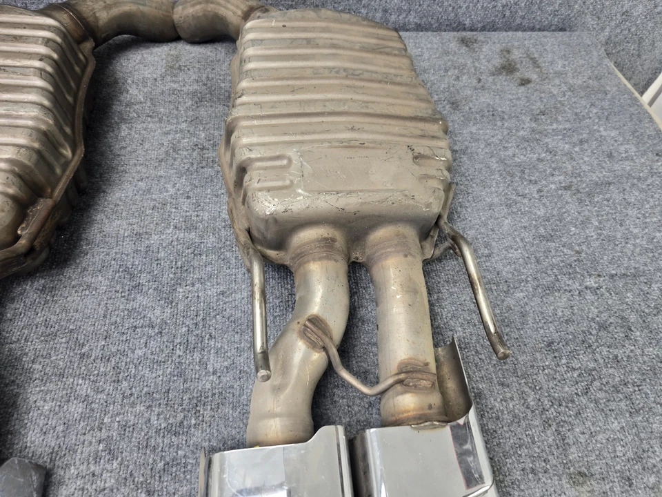 MERCEDES W221 S63 AMG ESCAPE TRASERO SILENCIADOR TUBO PUNTA SET OEM Foto 3 de 4