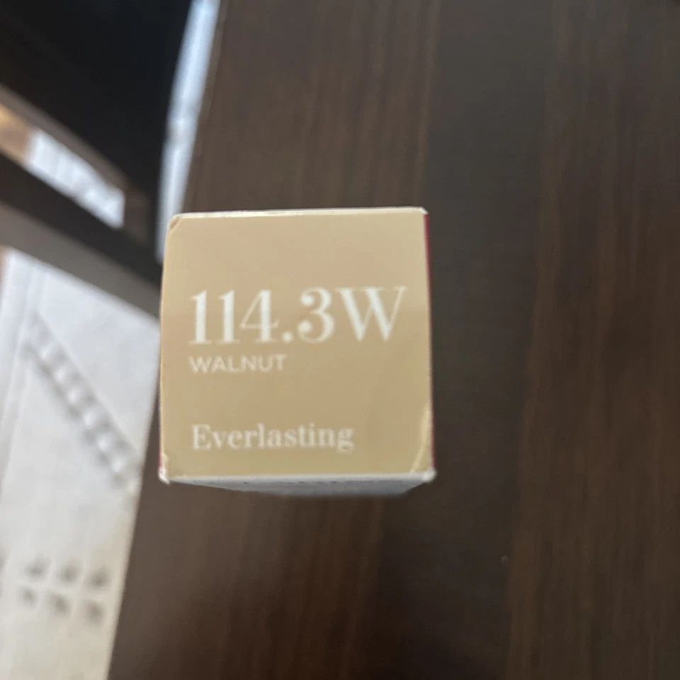 Clarins Paris 115.3 Everlasting Long-wearing & Hydrating Matte Foundation - Image 3 of 4