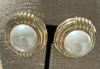VTG ~ CINER ~ LG TALL PEARLS ~ Gold Tone Clip-On Earrings ~ Signed ~ EXCEPTIONAL