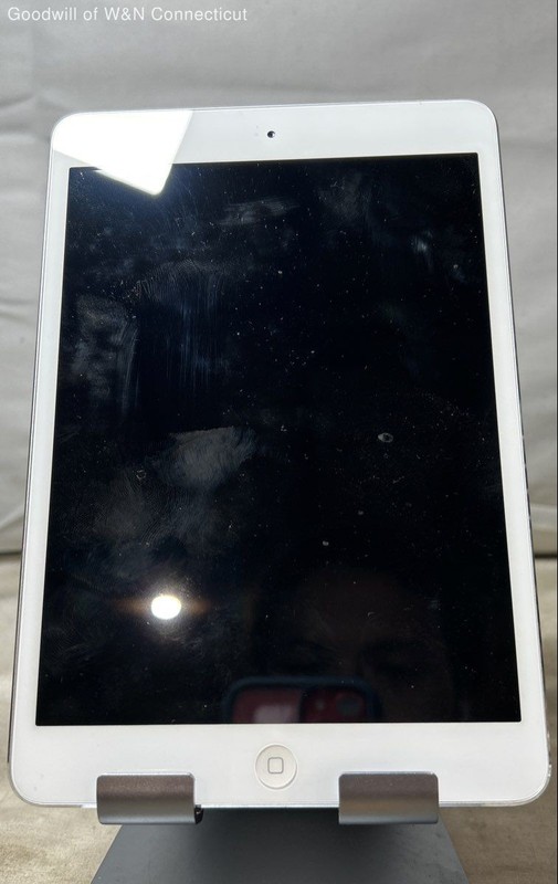 Apple iPad Mini 1st Gen A1432 WiFi Silver 7.9-inch Tablet FOR PARTS