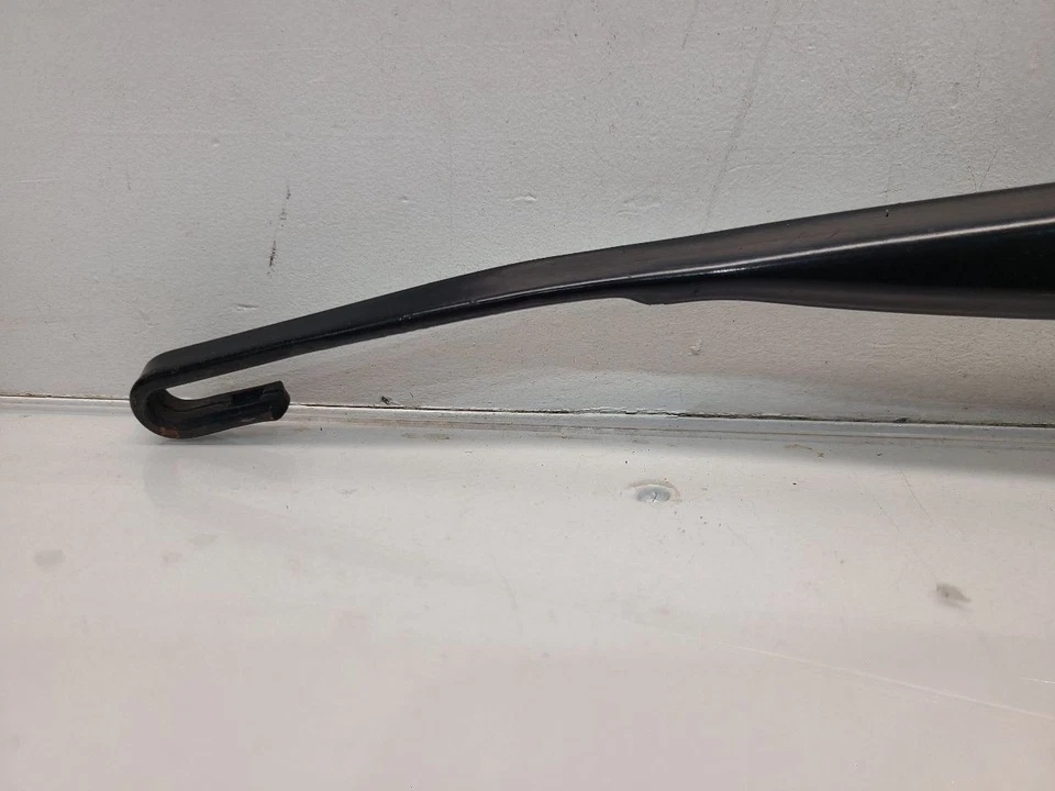 Infiniti G35 2008 (sedán) brazo limpiaparabrisas delantero izquierdo para conductores Foto 4 de 4