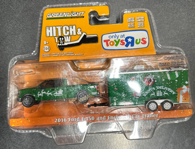 Greenlight Hitch & Tow Toys R Us Exclusive 2016 Ford F-150 w/Car Trailer Green