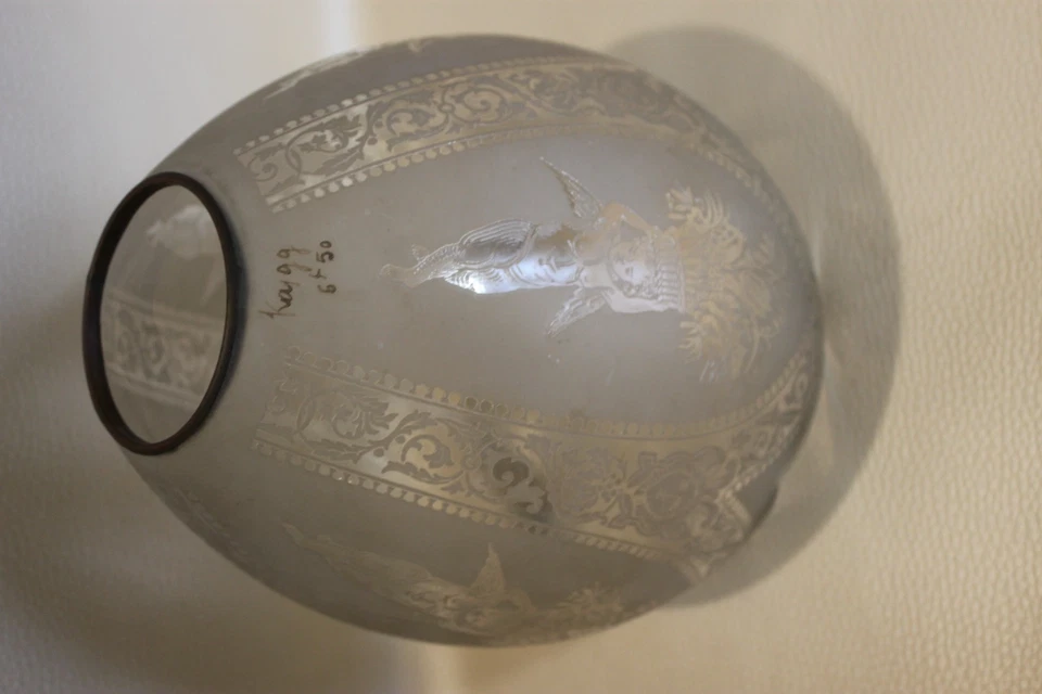 Tulipe ancienne en verre ou cristal globe lampe à pétrole ou huile - Photo 2/4