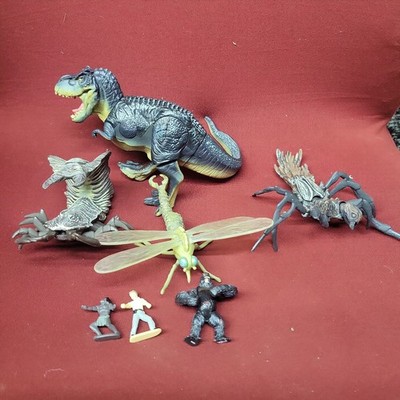 2005 Playmates King Kong 8th Wonder of World Vs Venatosaurus Rex  + Extras