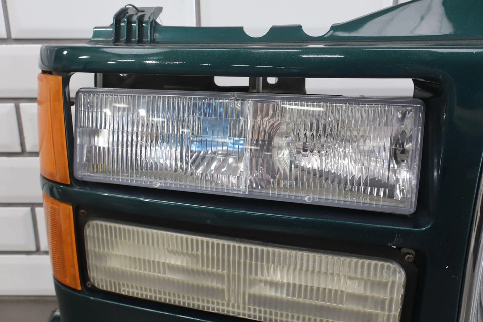 94-98 GMC Suburban Sierra GMT400 OEM rejilla con luces verde esmeralda 43U Foto 4 de 4