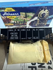 Athearn Gulf Mobile And Oil 2 Bay Hopper #60715