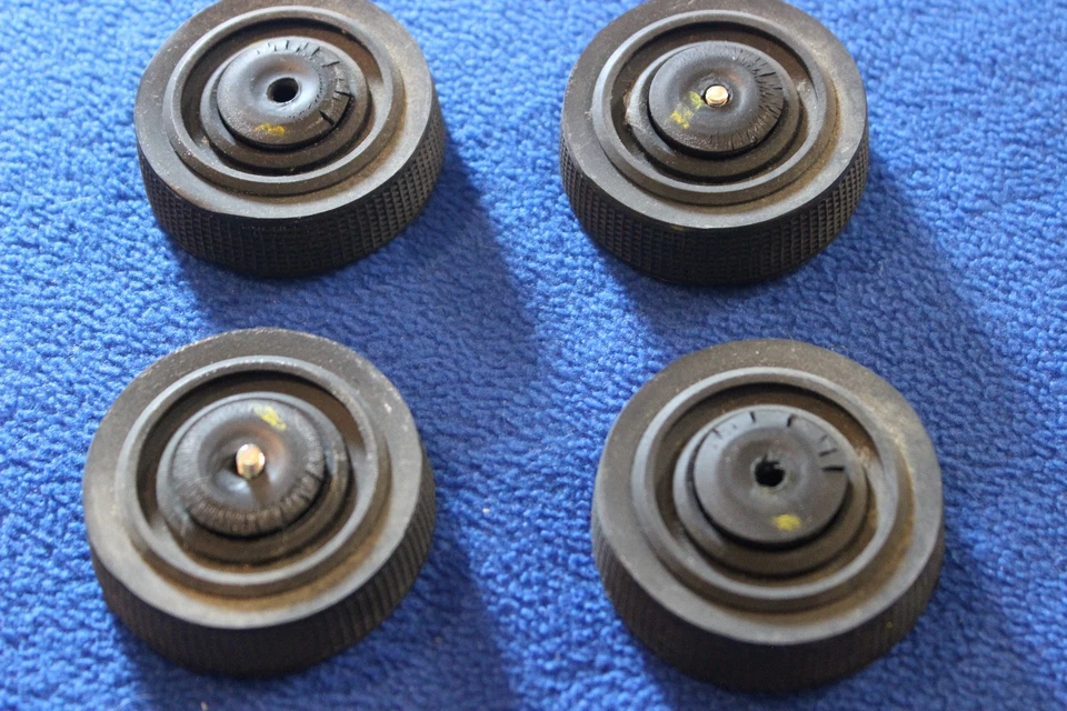 Cuatro (4) pies tocadiscos vintage Mitsubishi DP-6 Foto 2 de 3