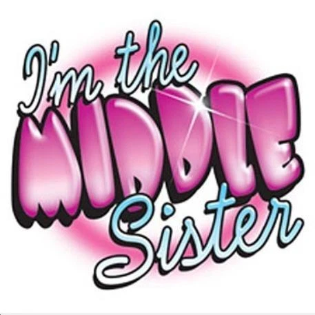 I'm The Middle Sister colores disponibles. TEE Tallas 2-4 = XS A 14-16 = LG NUEVO SIN ETIQUETAS Foto 2 de 3