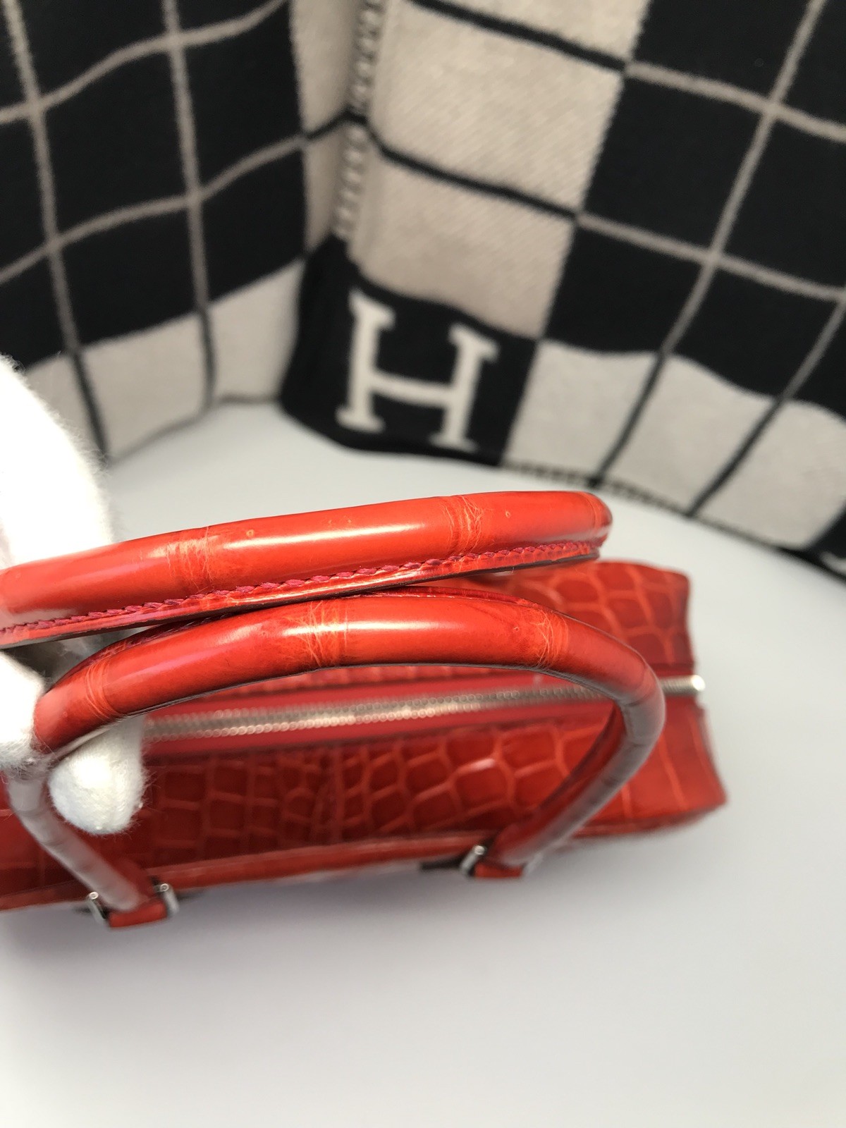 Pre-owned 100 percent Authentic Hermes Plume 28 D5 Geranium Crocodile Year Stamp P image 9