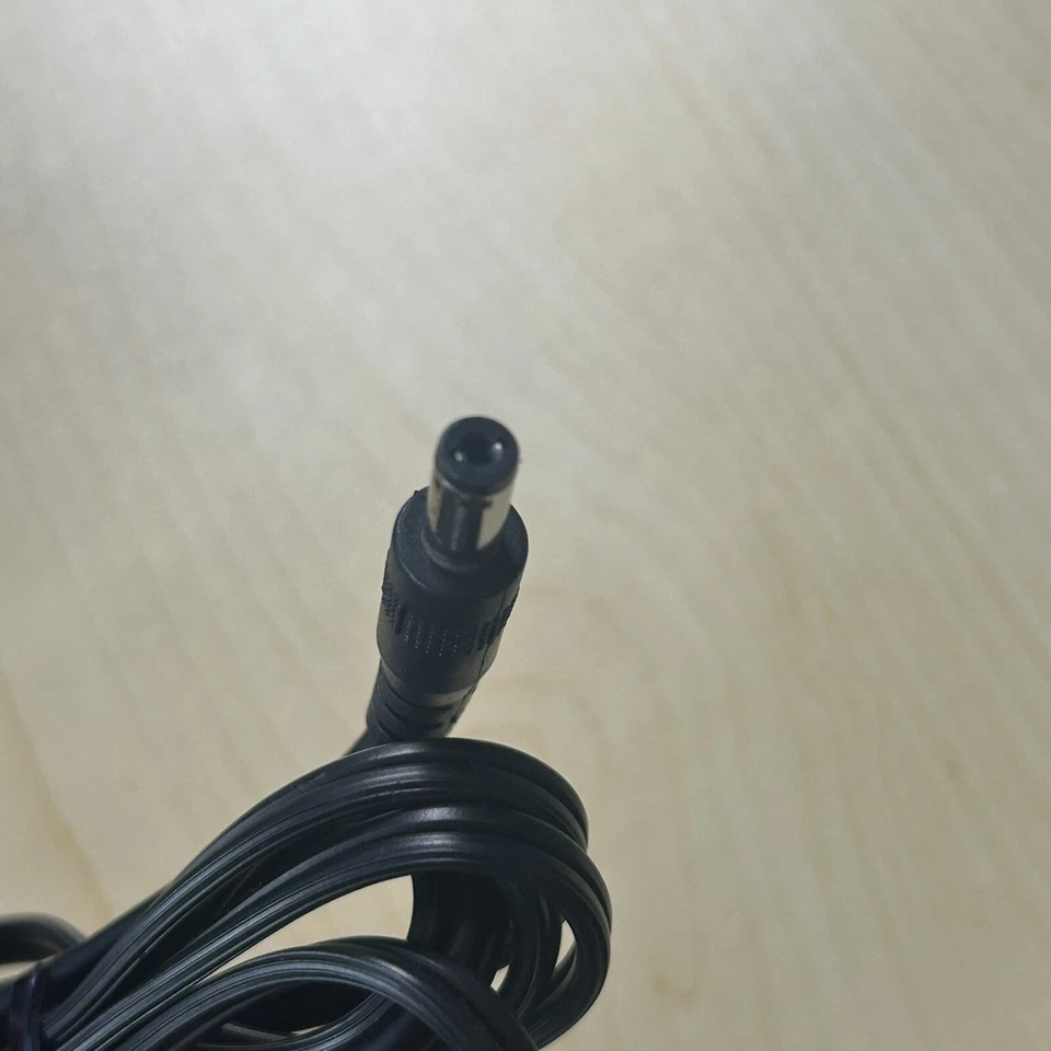 Philips Switching Power Adapter GFP451-1530BX-1 15V 3A - Image 3 of 3