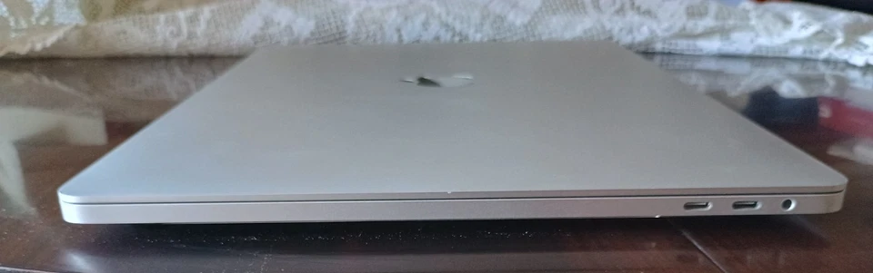 Apple MacBook Pro 16" 2019 · i9 · 32GB · 1TB, foto 2 di 5