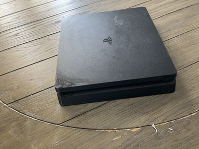 Sony PlayStation 4 Slim PS4
