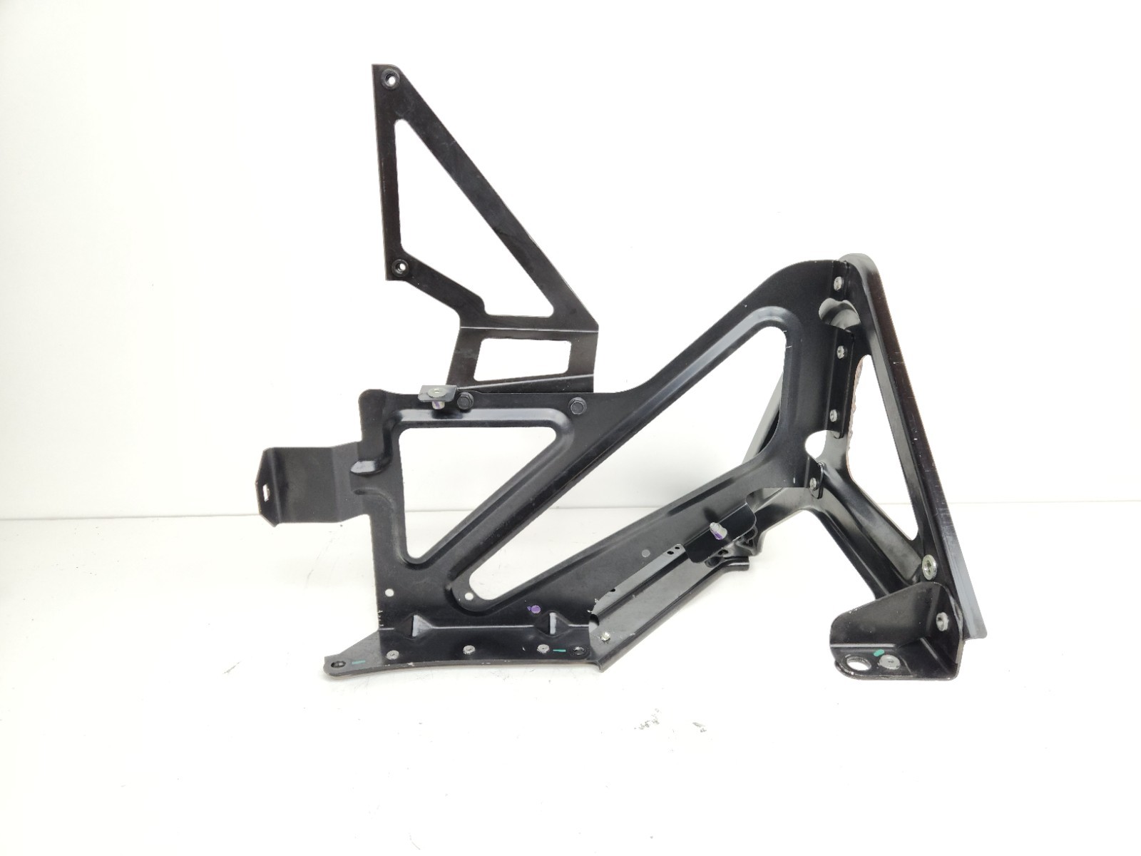 2015-2017 MCLAREN 675L REAR RIGHT SIDE QUARTER PANEL SUPPORT MOUNT BRACKET MOUNT