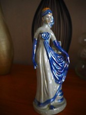STATUETTE FEMME ROBE BLEU FAIENCE