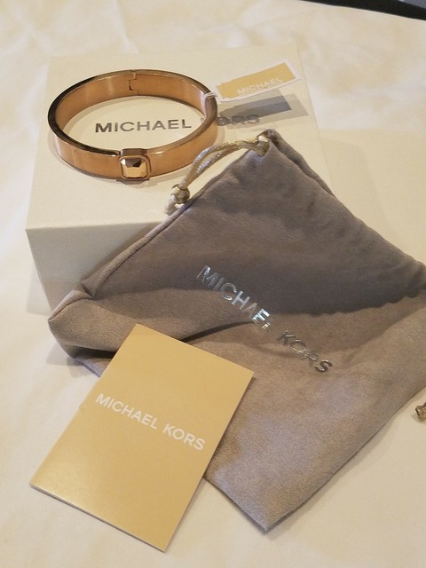 michael kors hinged bangle