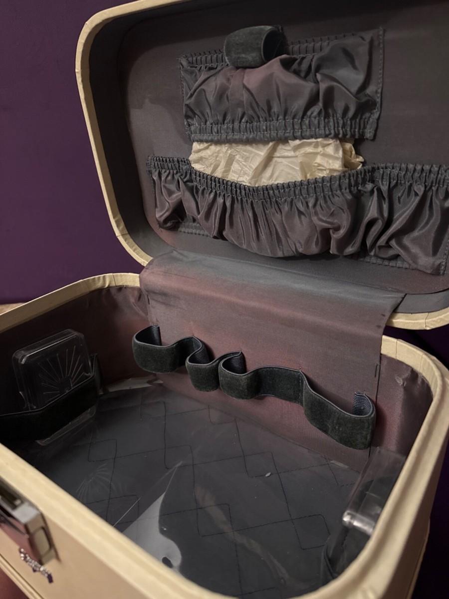 Pristine Vintage Skyway Luggage Travel Case W/ key, mirror Pristine Vintage Skyway Luggage Travel Case W/ key, mirror