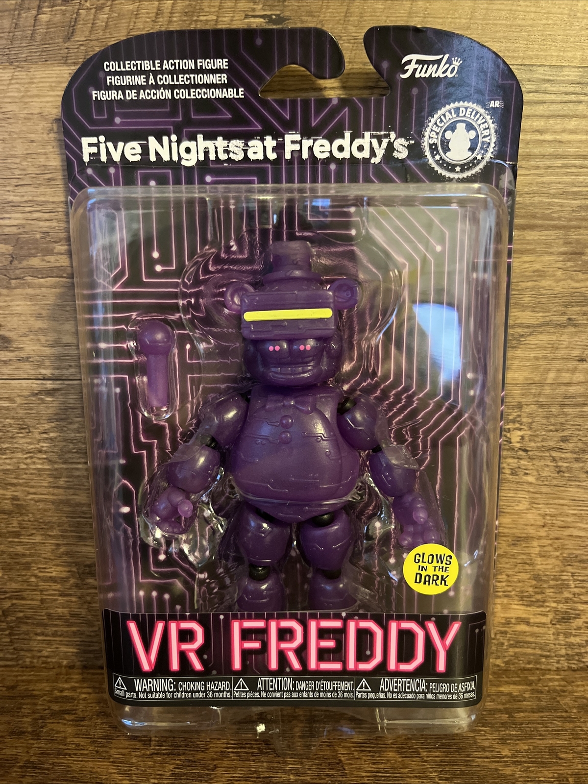 Funko Five Nights At Freddy's: Special Delivery VR Freddy Glow-in