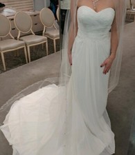 Strapless size 4wedding dress, wedding dress, ivory, veil, Davids Bridal Wedding