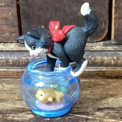 Vintage 1999 Hallmark Keepsake Ornament Mischievous Kitty