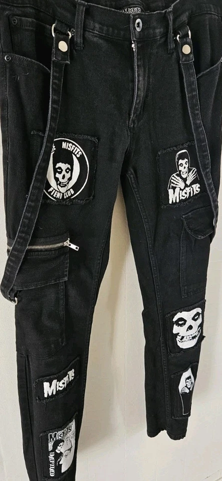 Pantalones de mezclilla ajustados elásticos parche negro Hot Topic Misfits x Social Collision 34x32 Foto 2 de 4