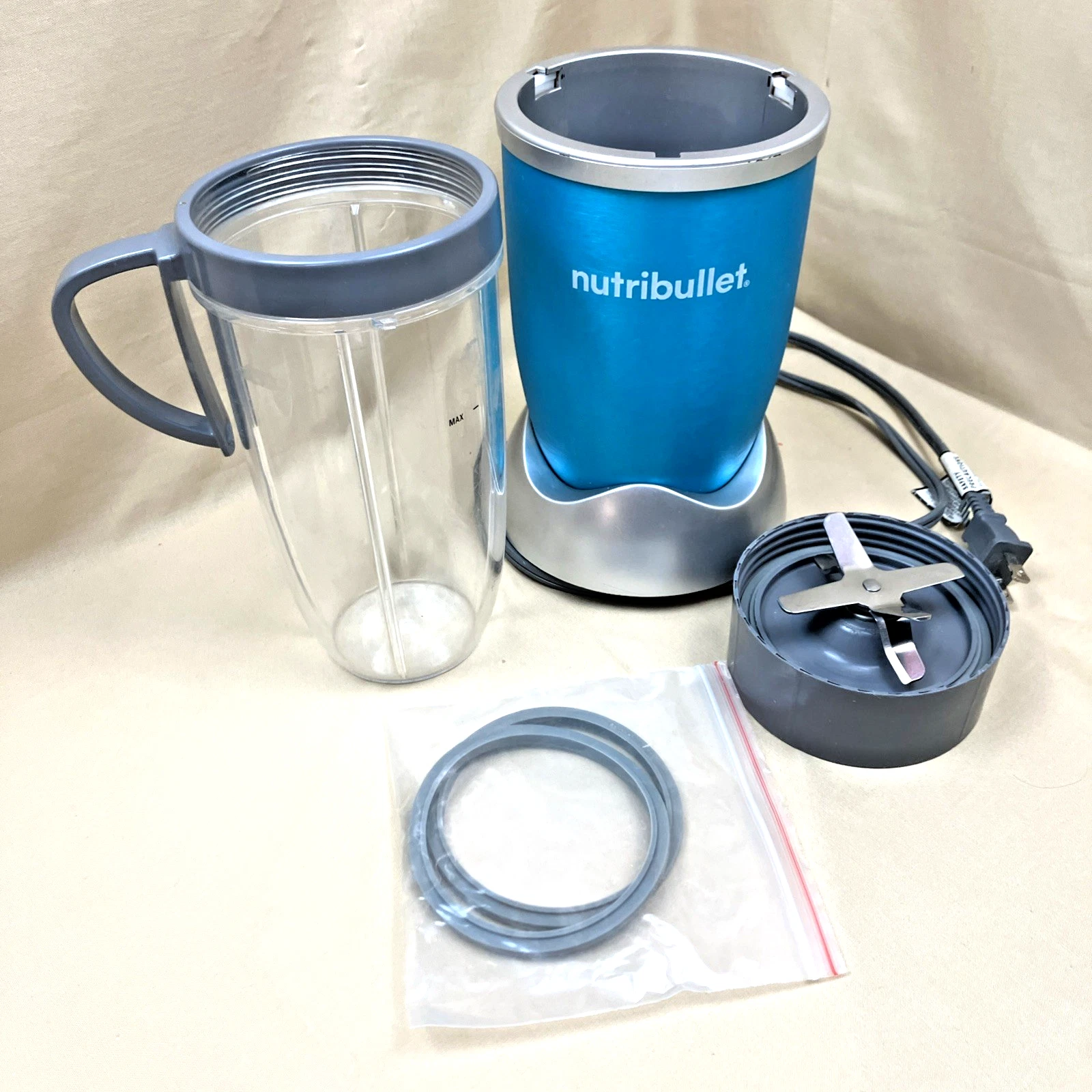 NutriBullet Pro 900 Watt Blender NB9-0901T - With Replacement Gaskets - TESTED