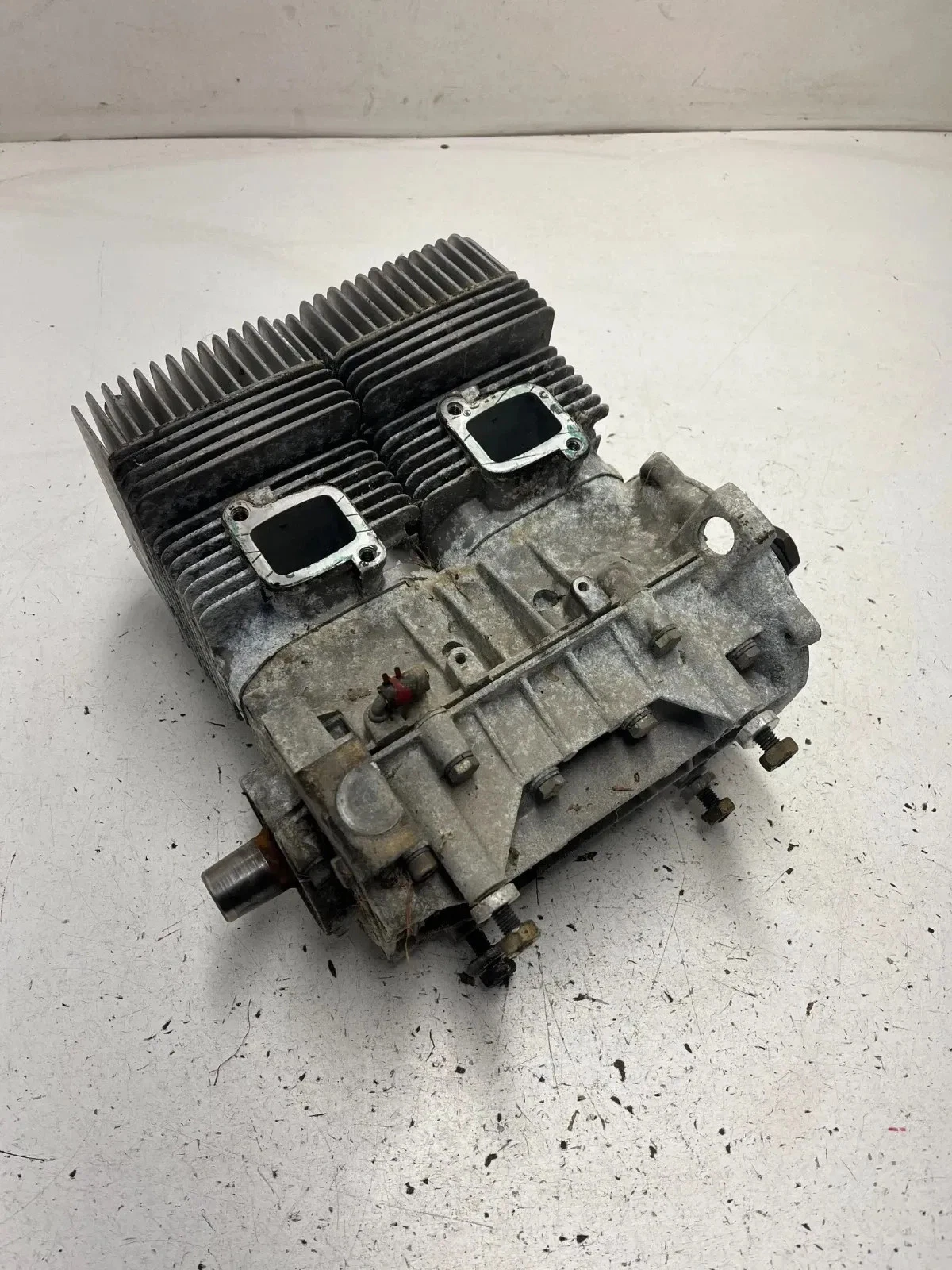 96 1996 Ski Doo Skandic 500 Rotax 500 OEM 110/103PSI Engine Motor Cases Cylinder