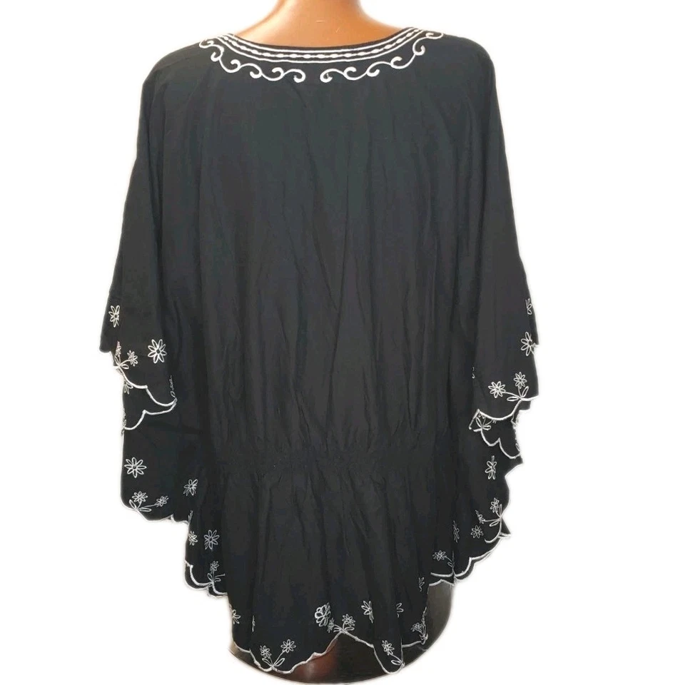 Mainstreet Butterfly Batwing Top Plus 2X Black Floral Embroidery Smocked Waist Foto 4 de 4