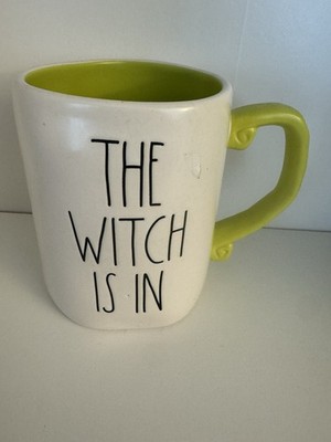 Rae Dunn Tasse - The witch is in - weiss / grün - Halloween