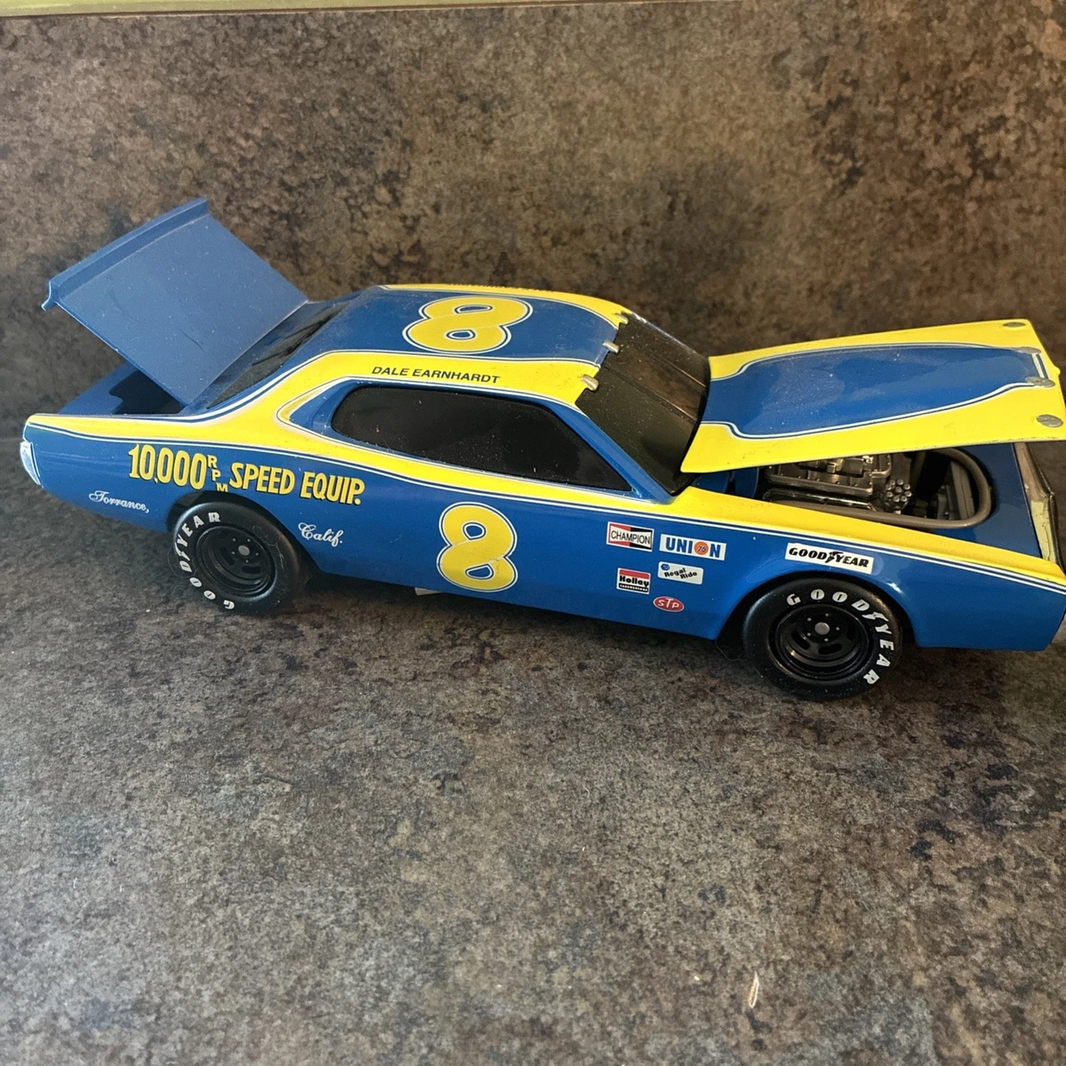 Dale Earnhardt Diecast Racing Cars 1:24 1975 Vehicle Year for sale