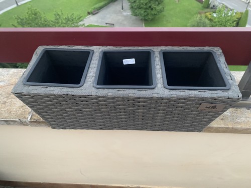 2 Jardineras para colgar balcon. Nuevas + 1 de suelo Medidas 47 x 17 x 15 cm - Imagen 3 de 4