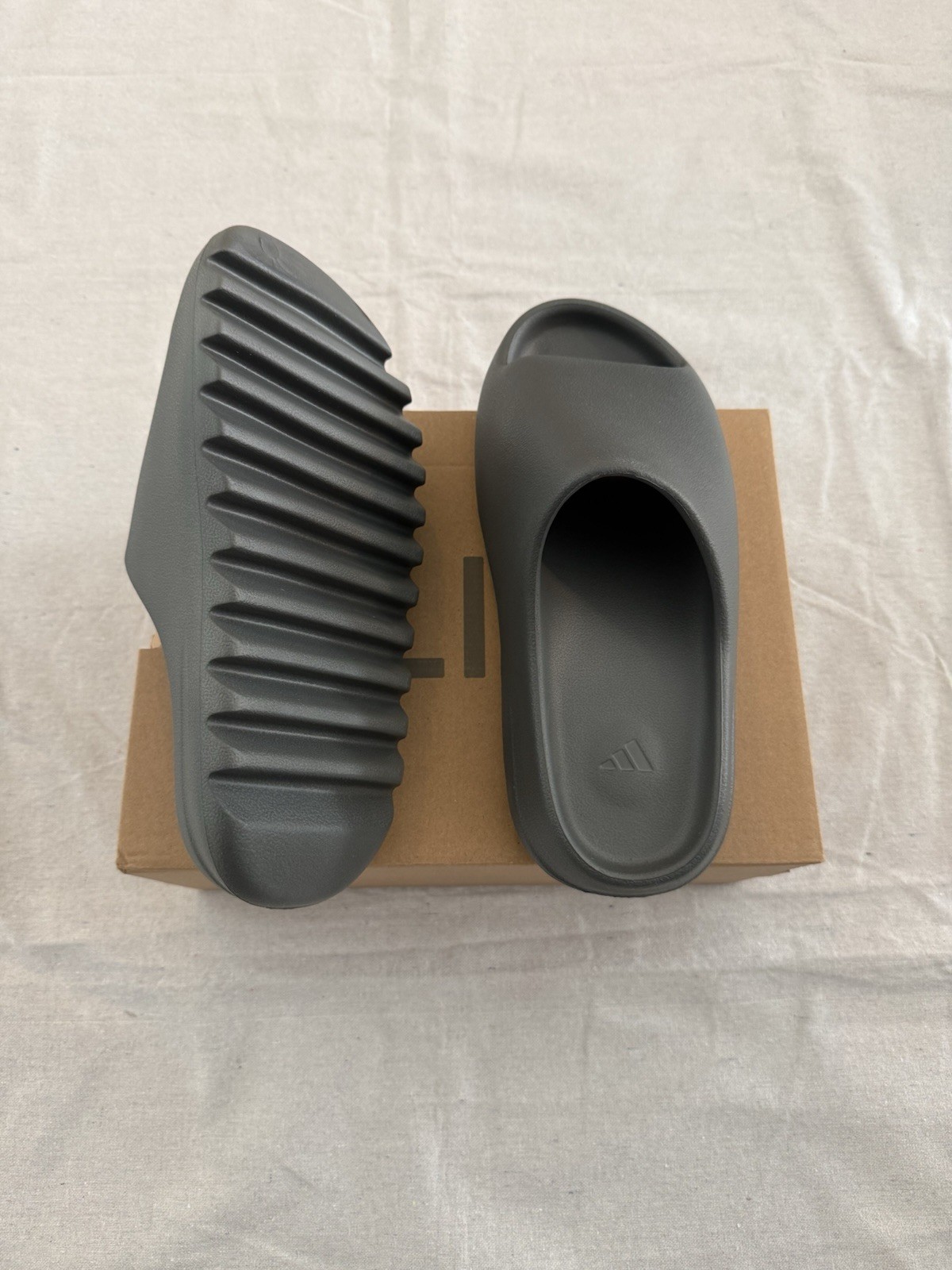 Adidas Yeezy Slides ‘Onyx’ Men Size 10 US thumbnail 5