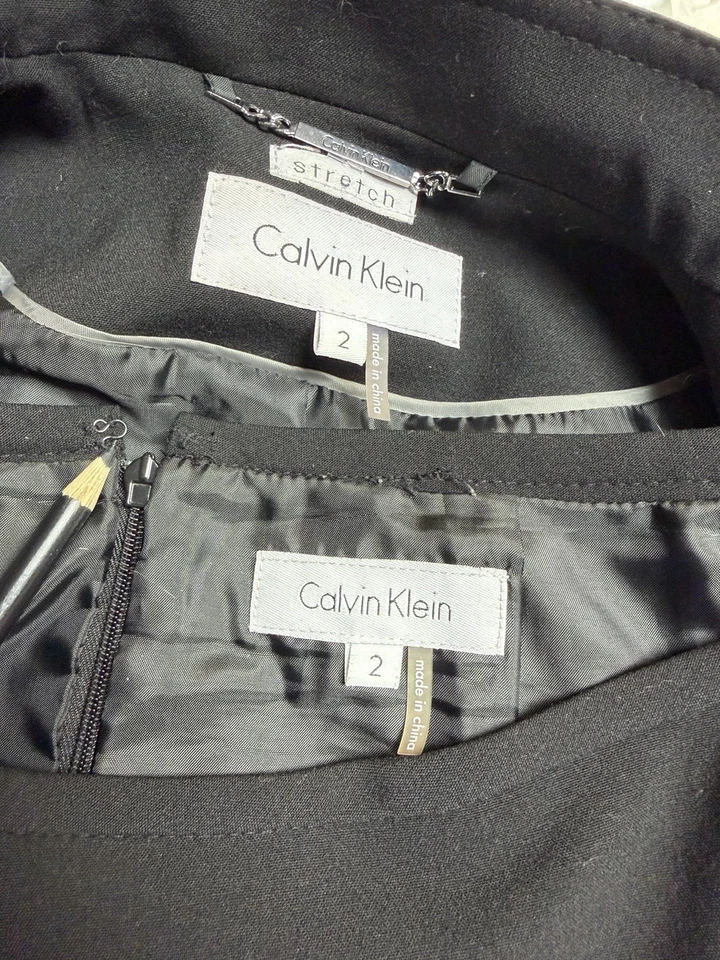 Calvin Klein Falda Traje Talla 2 Conjunto de Dos Piezas Traje Eléctrico Negro Cinturón Extra Plateado Foto 2 de 4