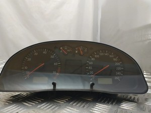 VW PASSAT B5 3B2 Kombiinstrument 3B1919880 1.80 Petrol 85kw 1998 11434272