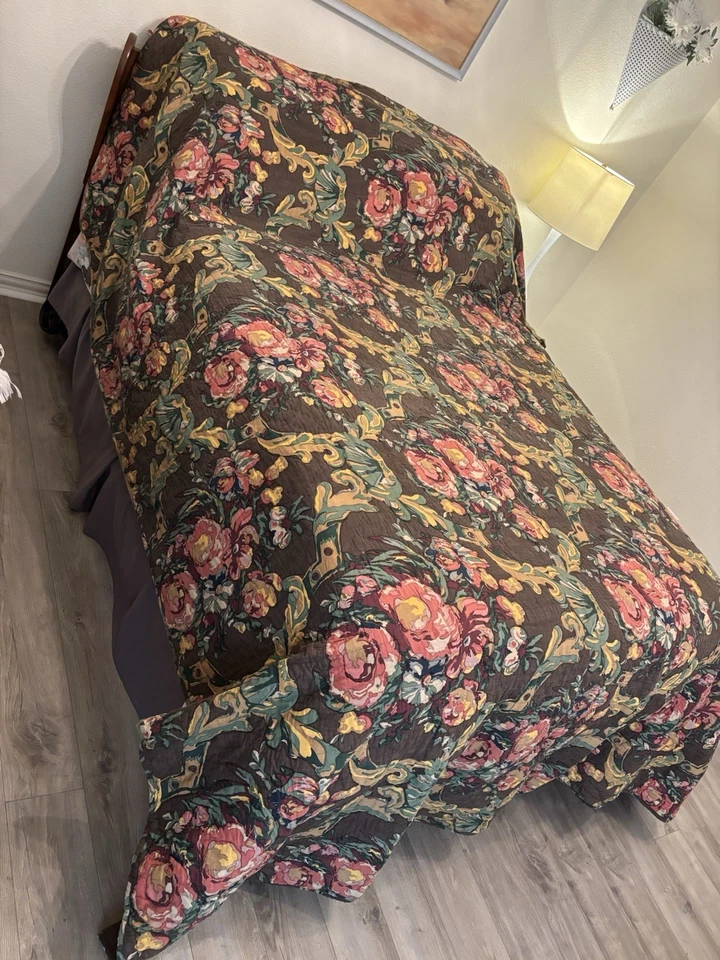 Edredón King Reversible Floral Emilla Marrón Pine Cone Hill +2 Fundas Euro Precio de venta sugerido por el fabricante $555 Foto 3 de 4