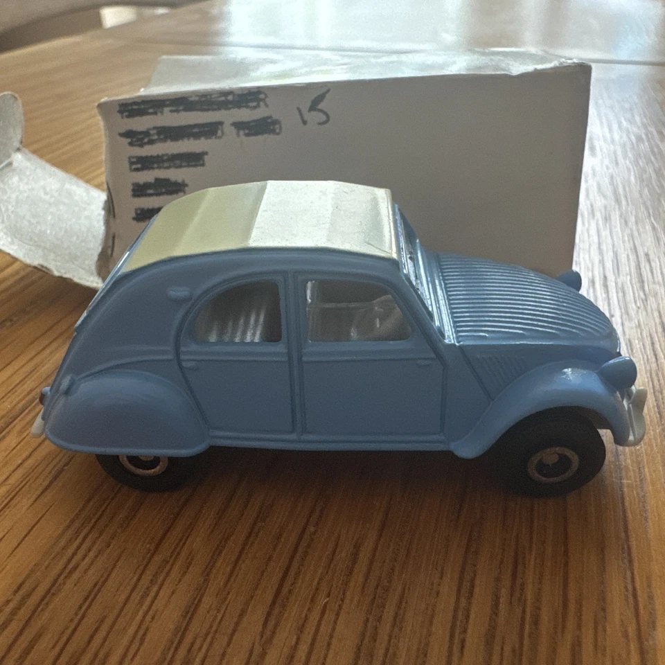 Corgi Cameos light blue Citroen 2CV Diecast Model Car (Ceux Chevaux) ,1/55 scale - Image 3 of 4